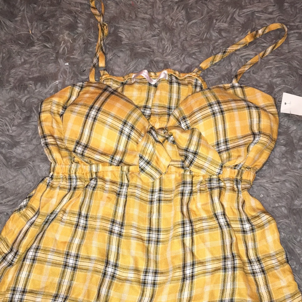 Cute yellow top 💛